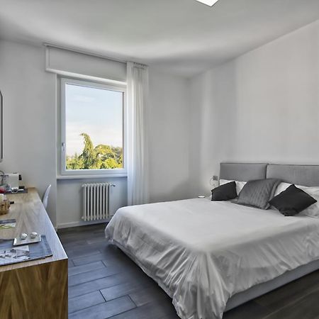Suite Vogue Luce Voghera Exterior foto